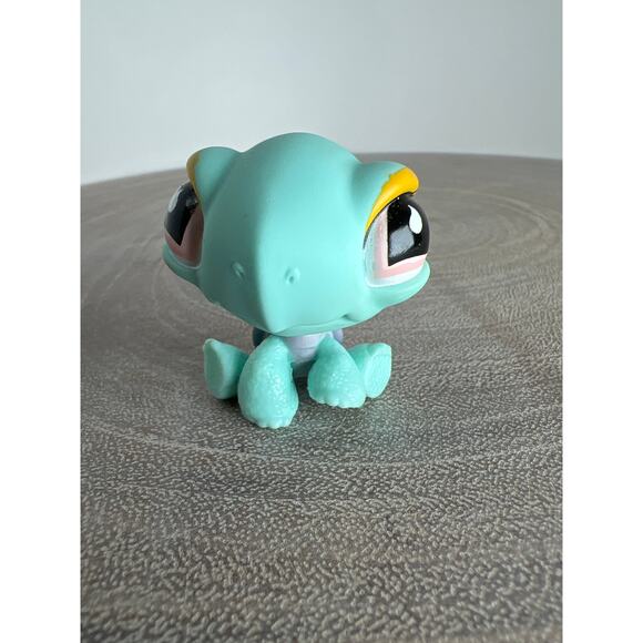 Littlest Pet Shop # 601 Green Purple Shell Turtle Pink Tear Drop Eyes 2006 - Picture 1 of 4